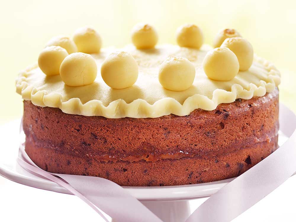 Easy Simnel Cake Traybake | Recipe | Simnel cake, Easter lamb recipe,  Easter brunch food